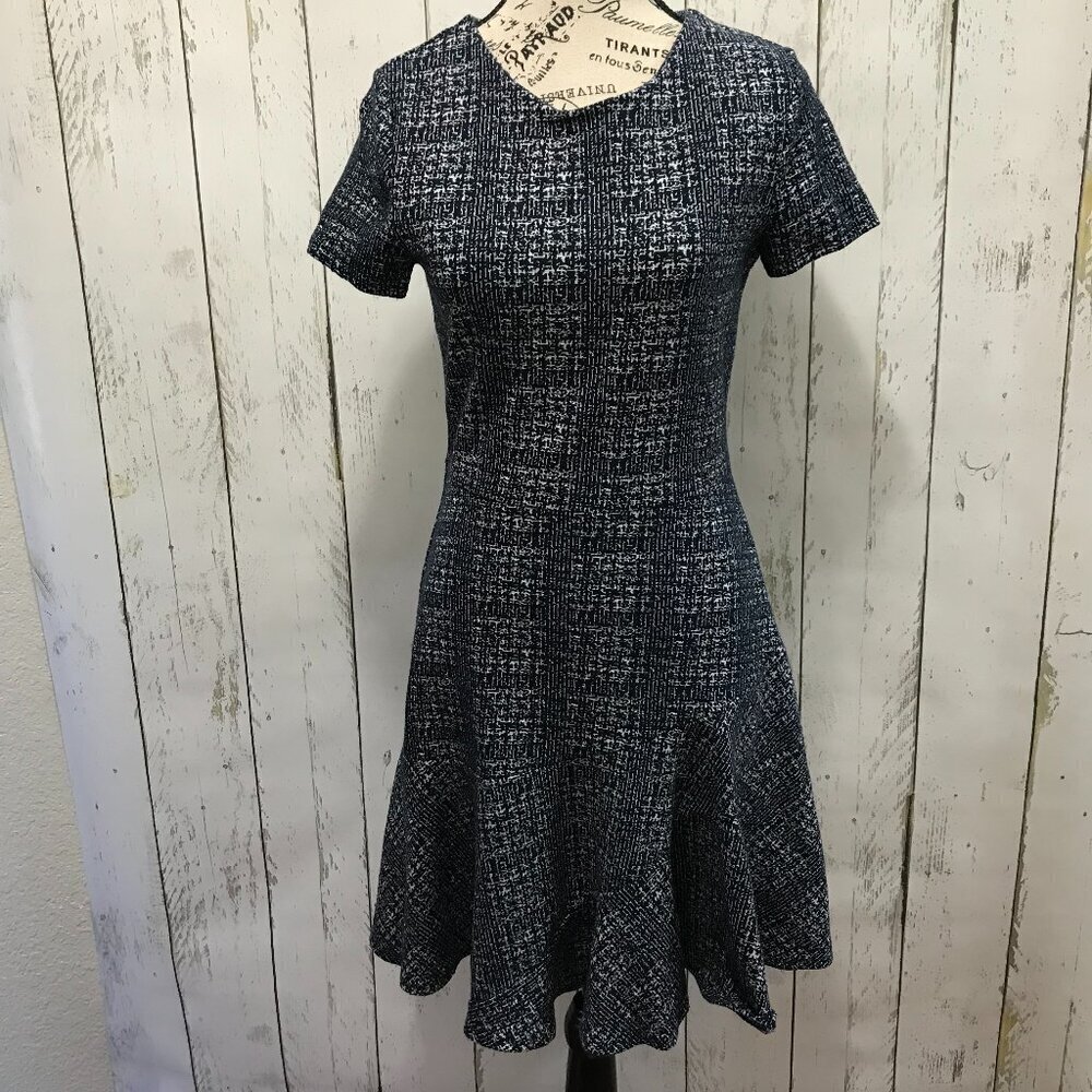 Maison Jules Knit dress, short sleeves, flared bottom. Navy and white Size Small